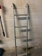 Aluminium trapje 4 treden, Doe-het-zelf en Bouw, Ladders en Trappen, Ophalen, Zo goed als nieuw, Ladder