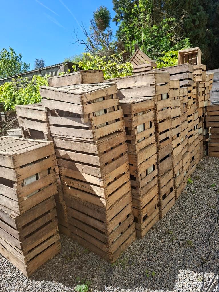 Caisses à fruit d'époque en bon état, Enlèvement