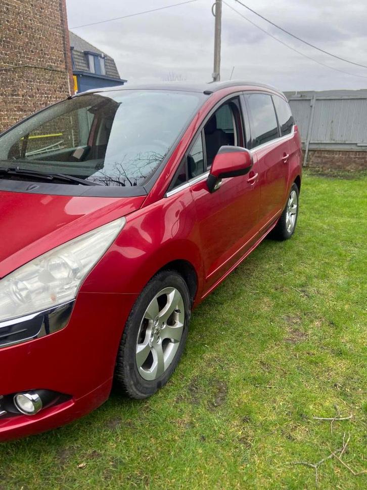 Peugeot 5008, Auto's, Peugeot, Particulier, Diesel, Euro 5, Berline, 5 deurs, Handgeschakeld, Rood, Zwart, Voorwielaandrijving