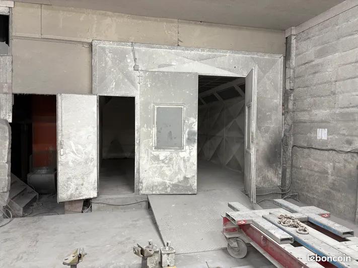Cabine de peinture dans l’état 6x4m à démonter sur place., Articles professionnels, Articles professionnels Autre, Enlèvement