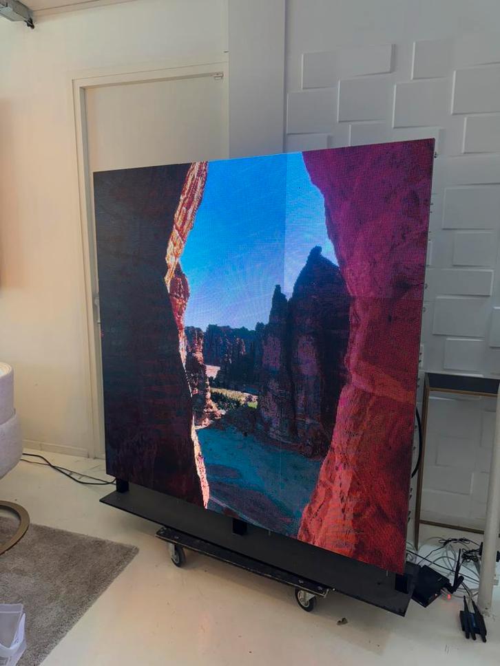 Ledscherm 150x150cm 2 stuks (Reclame), Audio, Tv en Foto, Televisies, Zo goed als nieuw, LED, Ophalen