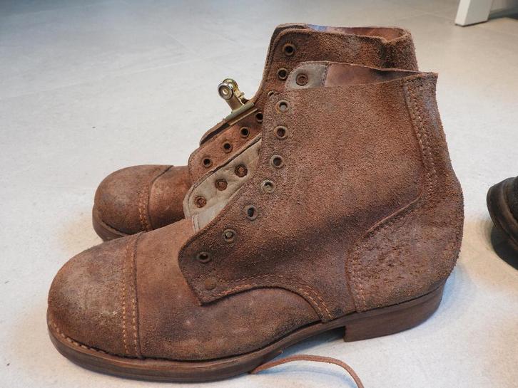 1946 deux (2) paires chaussures de combat belges mod anglais, Collections, Objets militaires | Général, Armée de terre, Enlèvement ou Envoi