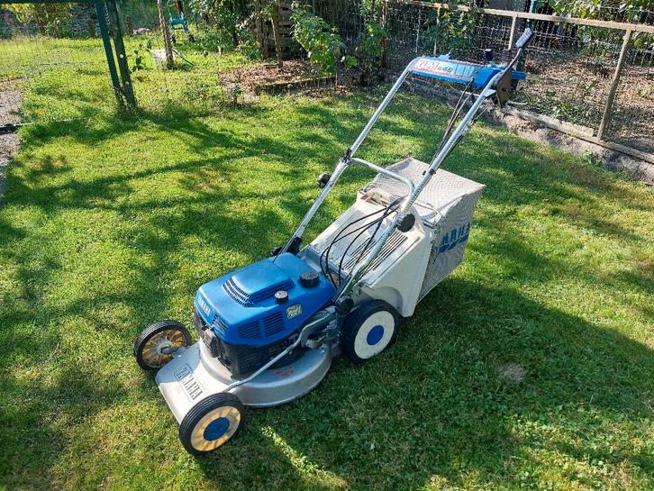 Grasmaaier yamaha zelftrekker met mes stop, Jardin & Terrasse, Tondeuses à gazon, Comme neuf, Tondeuses à gazon à essence, 40 à 49 cm