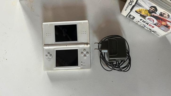 Nintendo DS Lite - 4 spelletjes, Consoles de jeu & Jeux vidéo, Consoles de jeu | Nintendo DS, Utilisé, DS Lite, Blanc, Avec jeux