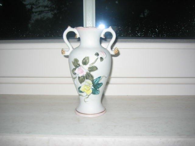 Decoratief vaasje met roosjes, Antiek en Kunst, Antiek | Vazen, Ophalen of Verzenden