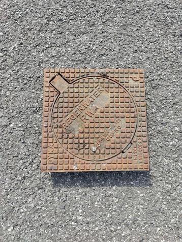 Putdeksel in gietijzer regenwater   beschikbaar voor biedingen