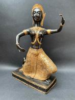 Oude bronzen grote boeddha beeld met gouden accenten., Ophalen of Verzenden, Zo goed als nieuw