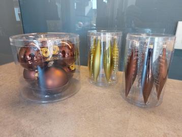 18 kerstballen in glas (12 kegels + 6 grote ballen) beschikbaar voor biedingen