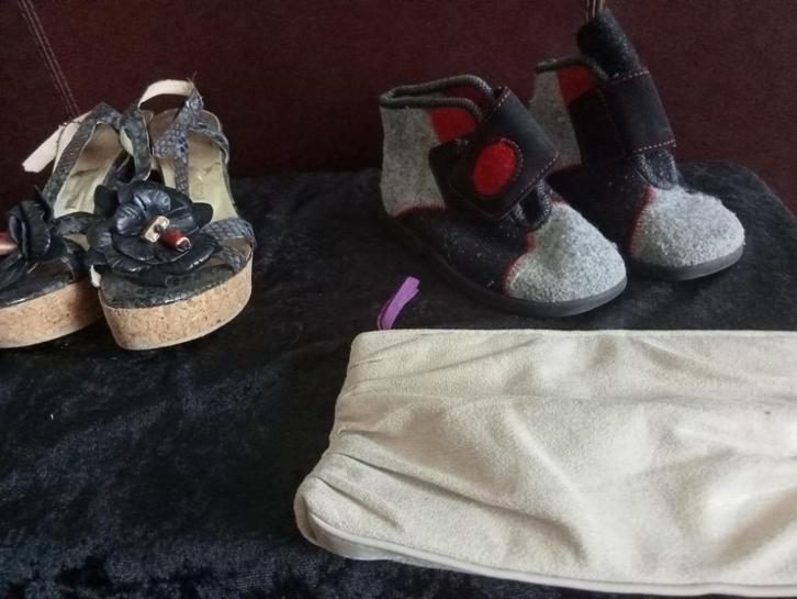 Diverse spulletje  zoals schoenen pantoffel etc aan een klei, Verzamelen, Overige Verzamelen, Gebruikt, Ophalen of Verzenden