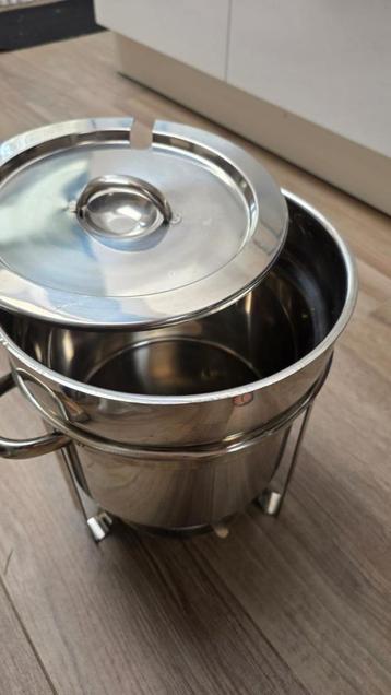 2 ronde bain-marie chafers beschikbaar voor biedingen