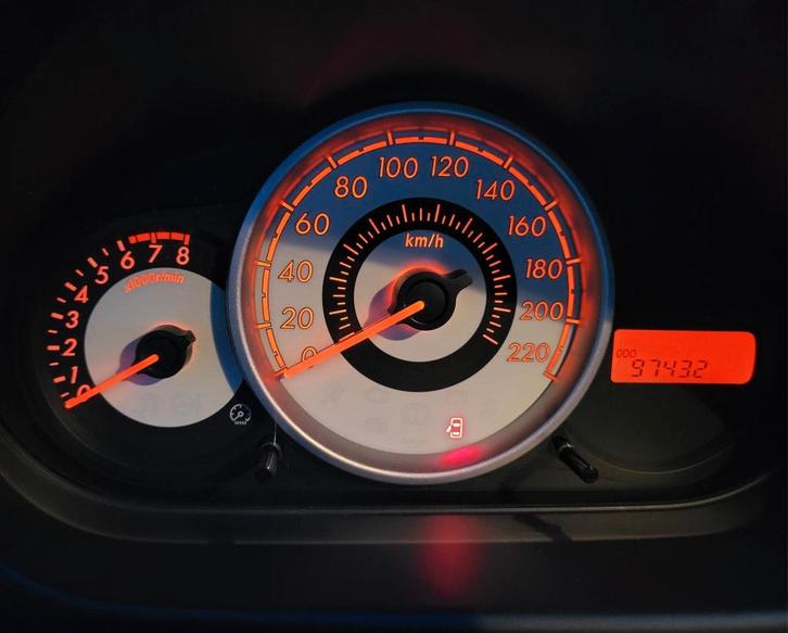 Mazda 2 in goede staat 4900 €, Autos, Mazda, Particulier, Essence, Hatchback, 5 portes, Boîte manuelle, Noir, Noir, Tissu, Traction avant