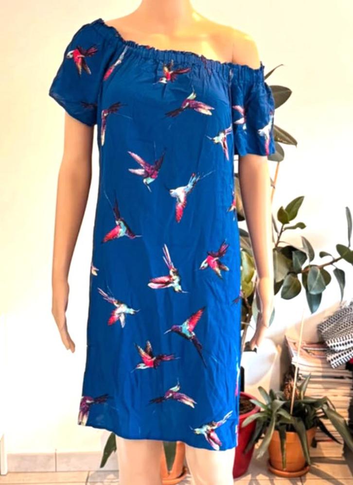 Comfortable dress with beautiful hummingbird print (M/L), Kleding | Dames, Jurken, Zo goed als nieuw, Maat 38/40 (M), Blauw, Boven de knie