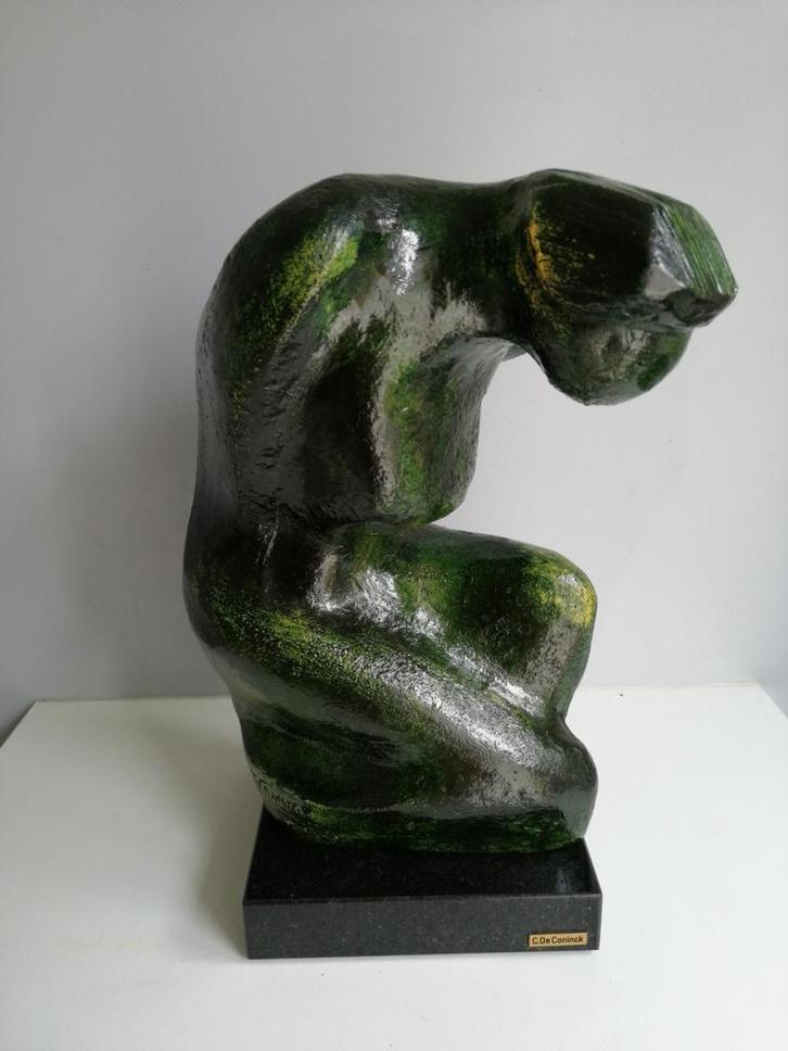 Modern terra cotta beeld gesigneerd C. De Coninck, Antiek en Kunst, Kunst | Beelden en Houtsnijwerken, Ophalen