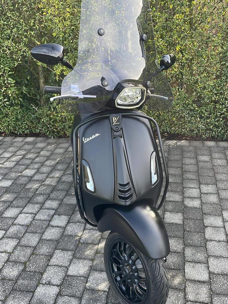 Vespa sprint notte A klasse, Fietsen en Brommers, Scooters | Vespa, Zo goed als nieuw, Vespa S, Ophalen