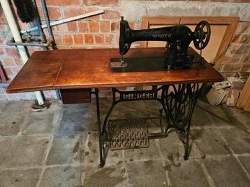 Antieke Singer naaimachine 31K beschikbaar voor biedingen