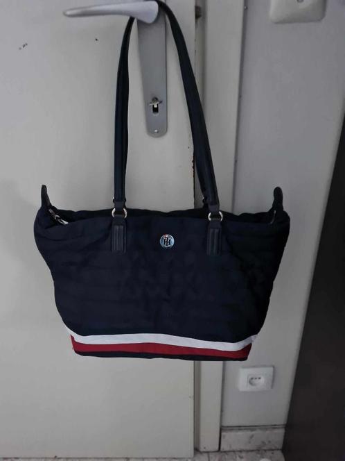 Très beau sac Tommy Hilfiger en bon état. Couleur marine, Bijoux, Sacs & Beauté, Sacs | Sacs Femme, Utilisé, Sac à bandoulière