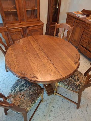 Massief eiken tafel  met 4 stoelen ook massief eiken  beschikbaar voor biedingen