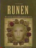 Runen, Cassandra Eason, Ophalen