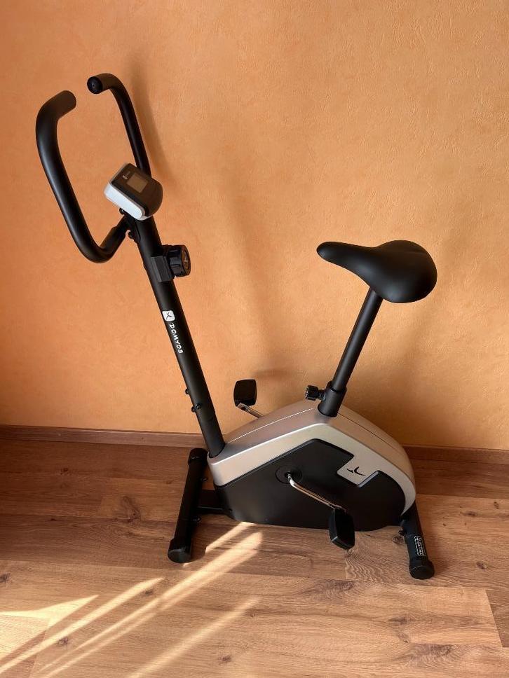 Vélo d'appartement, Sports & Fitness, Appareils de fitness, Comme neuf, Vélo d'appartement, Jambes, Autres matériaux, Enlèvement