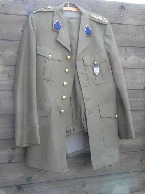 ABL kaki tenue  met insignes  (1977) + baret  17 de linie, Verzamelen, Militaria | Algemeen, Landmacht, Kleding of Schoenen, Ophalen