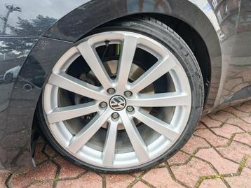  4 originele VW Tiguan-velgen in 19' met 4 nieuwe banden (2) beschikbaar voor biedingen