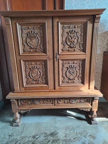Armoire ancienne en chêne avec bois intégré, Enlèvement