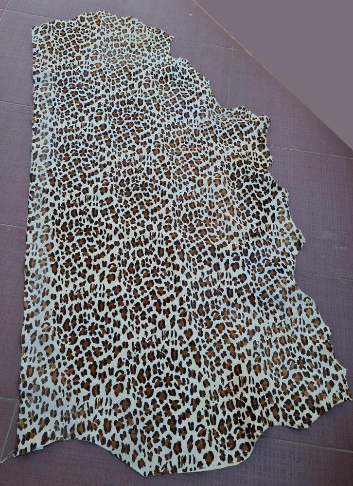 Lederhuid  luipaard bedrukt in Italy Vintage Handbag quality, Hobby en Vrije tijd, Knutselen, Zo goed als nieuw, Gereedschap of Accessoires