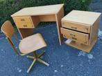 Vintage bureau + stoel + kledingkast, Ophalen of Verzenden, Gebruikt, Beige, Bureaustoel