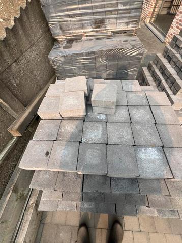 Klinkers damme antraciet 15x15x6 beschikbaar voor biedingen