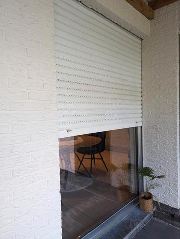 Fenêtre (double vitrage) + Cadre (aluminium) + Volet 