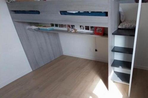 Hoogslaper met ruime bureau en extra bed, Kinderen en Baby's, Kinderkamer | Stapelbedden en Hoogslapers, Zo goed als nieuw, Hoogslaper