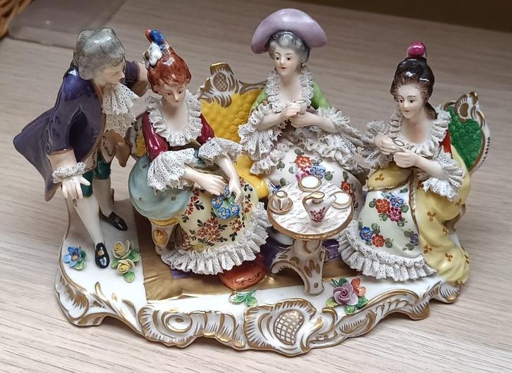 Dresden Volkstedt porceleinen beeldje, Antiek en Kunst, Antiek | Porselein, Ophalen