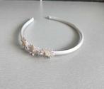 Diadeem - Hoofdband - Wit - Bloemen - Accessoire - €1, Kinderen en Baby's, Kinderkleding | Overige, Ophalen, Gebruikt, C&A, Jongen of Meisje