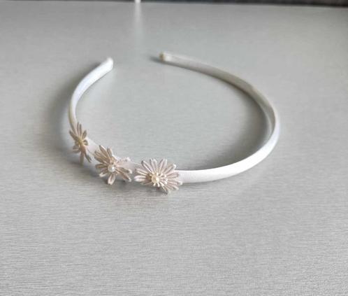 Diadeem - Hoofdband - Wit - Bloemen - Accessoire - €1, Kinderen en Baby's, Kinderkleding | Overige, Gebruikt, Jongen of Meisje