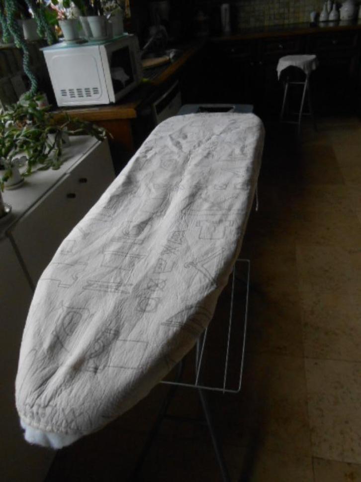 strijkplank strijktafel  in hoogte verstelbaar met houder, Elektronische apparatuur, Strijkijzers en Strijkplanken, Gebruikt, Ophalen