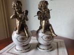 Bronzen engeltjes op porseleinen bol, Ophalen, Brons