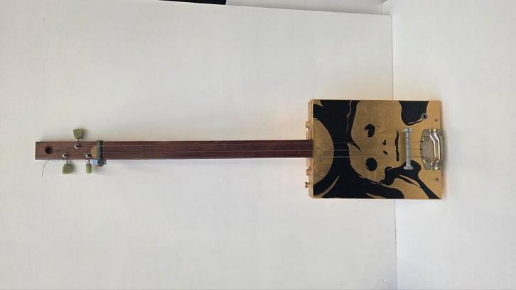 Cigar box guitar, Muziek en Instrumenten, Snaarinstrumenten | Gitaren | Bas, Nieuw, Elektrisch, Fretloos, Ophalen of Verzenden