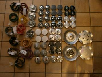 NOMBREUX CABOCHONS ET BAGUES DE CENTRAGES   beschikbaar voor biedingen