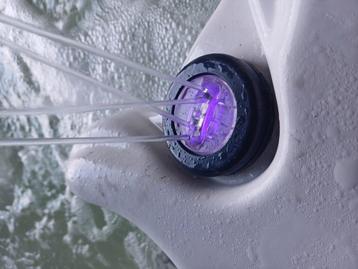 Jacuzzi kostte nieuw 33000. Nu 5000 geplaats t beschikbaar voor biedingen