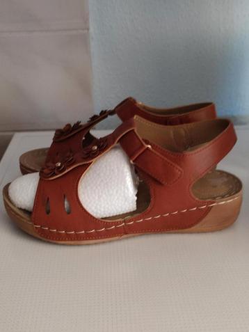 Nieuwe sandalen maat 38-39 beschikbaar voor biedingen
