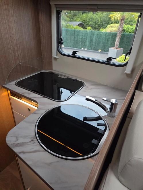 carado i447 fiat, Caravans en Kamperen, Caravans, Particulier, Carado, Airco, Koelkast, Luifel, Radio, Zonnepaneel, Ophalen