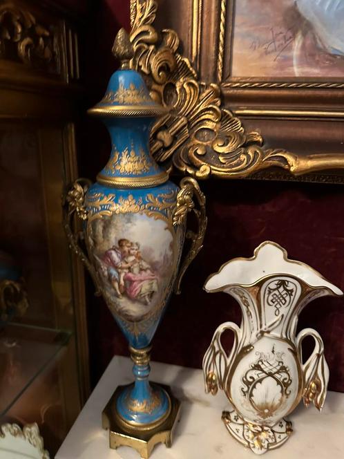 Sevres : koppel vazen met brons, Antiquités & Art, Antiquités | Vases, Enlèvement ou Envoi