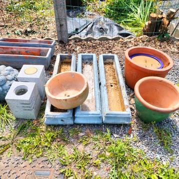 Bloempotten en kruiken gratis beschikbaar voor biedingen