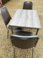 Tafel met 3 stoelen, Enlèvement
