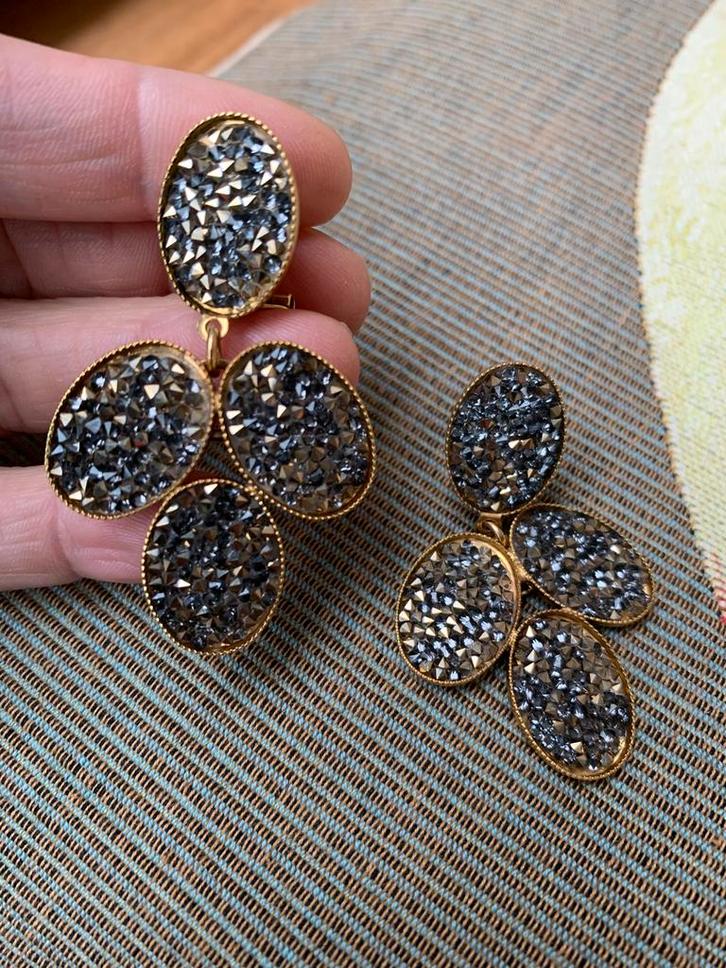 prachtige oorbellen justwin, Handtassen en Accessoires, Oorbellen, Grijs, Ophalen