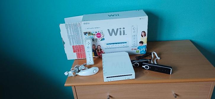 Nintendo WII Console (CIB) (Nieuwstaat), Consoles de jeu & Jeux vidéo, Consoles de jeu | Nintendo Wii, Comme neuf, Avec 2 manettes