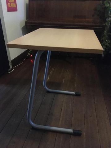 petit bureau table 70 x 55 cm beschikbaar voor biedingen