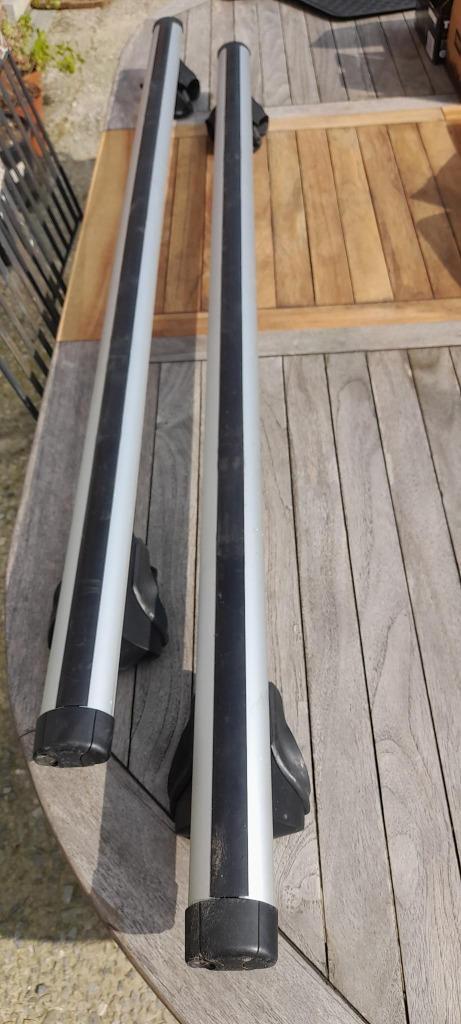 Thule dakbeugel met bevestiging en sloten 140 cm, Auto-onderdelen, Overige Auto-onderdelen, Volkswagen, Gebruikt, Ophalen