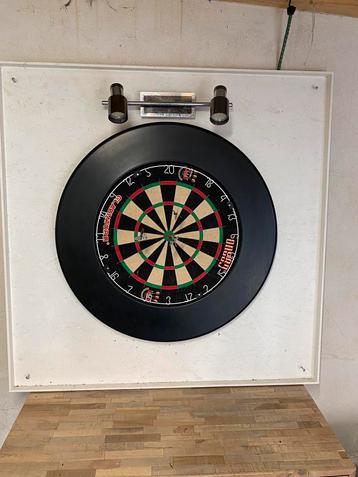 Dartsbord met verlichting en omkadering, Enlèvement, Utilisé, Cible de fléchettes avec fléchettes