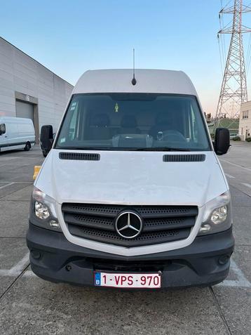 Camionet TE HUUR beschikbaar voor biedingen